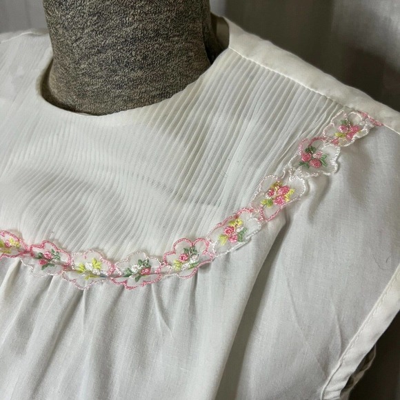 Vintage 1960s Women's White Bib Neck Sleeveless Blouse Size Large - Picture 9 of 13